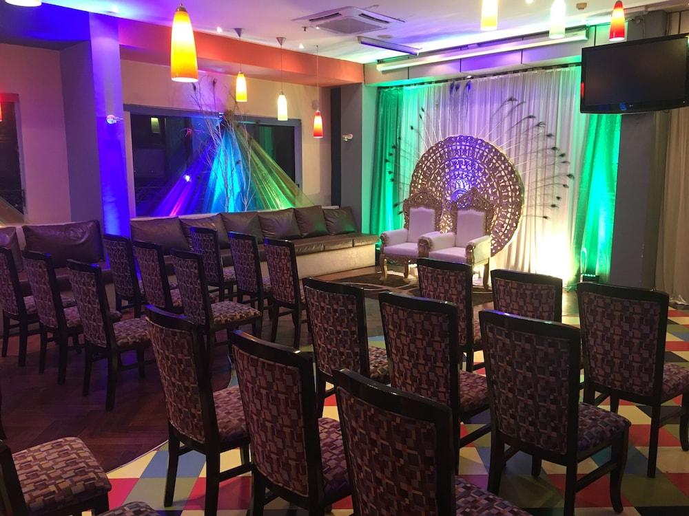 Hotel Nikko Towers Dar es Salaam Bagian luar foto